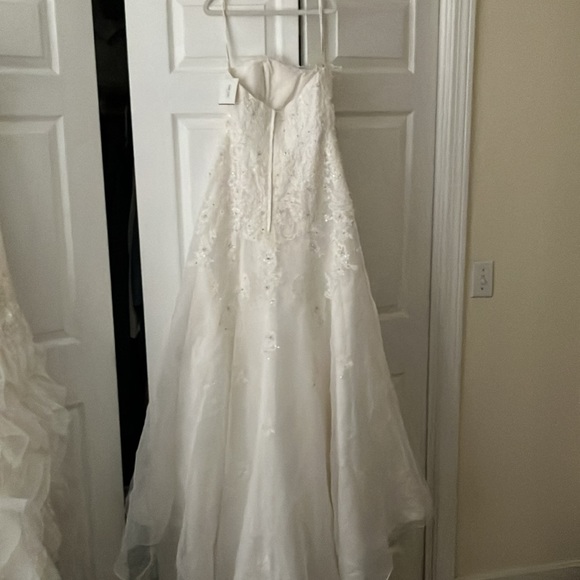 David’s Bridal NWT Sample Ivory Wedding Gown - Picture 12 of 14